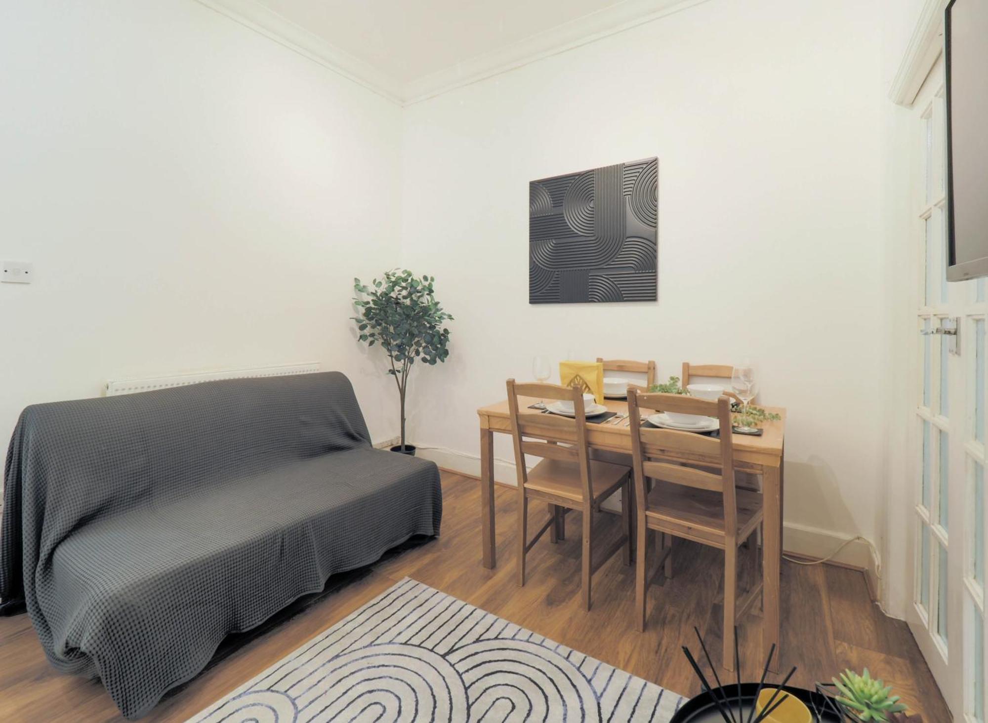 F1 Cozy 2 Bed Flat Opposite Olympia Sleeps 5 People Apartamento *